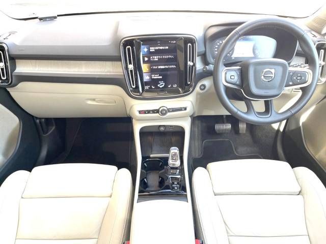 Volvo XC40 2021-09 17550-1