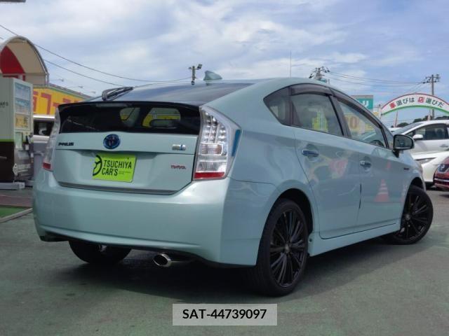 Toyota PRIUS 2010-08 322107-1