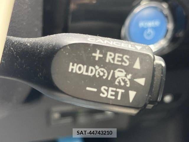 Toyota PRIUS 2018-01 322315-4