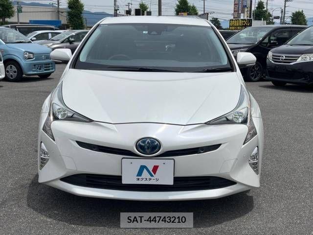 Toyota PRIUS 2018-01 322315-14