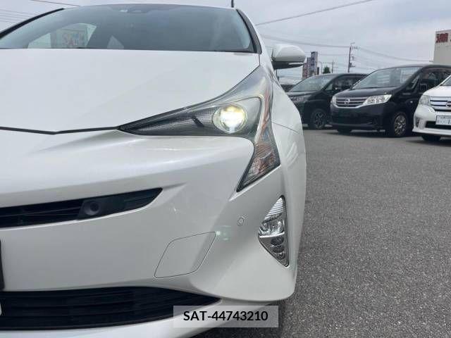 Toyota PRIUS 2018-01 322315-12