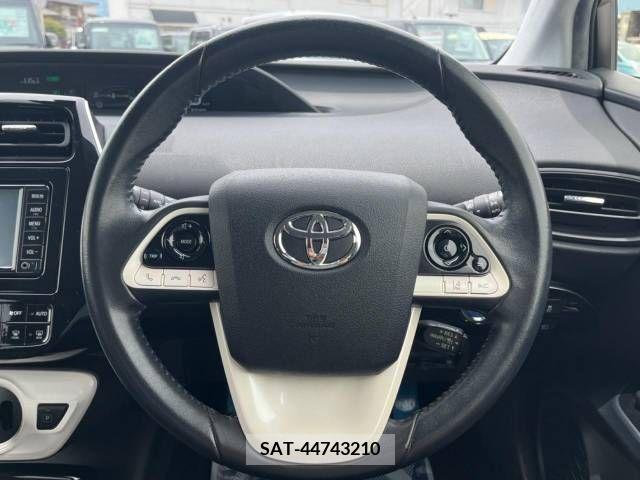 Toyota PRIUS 2018-01 322315-11