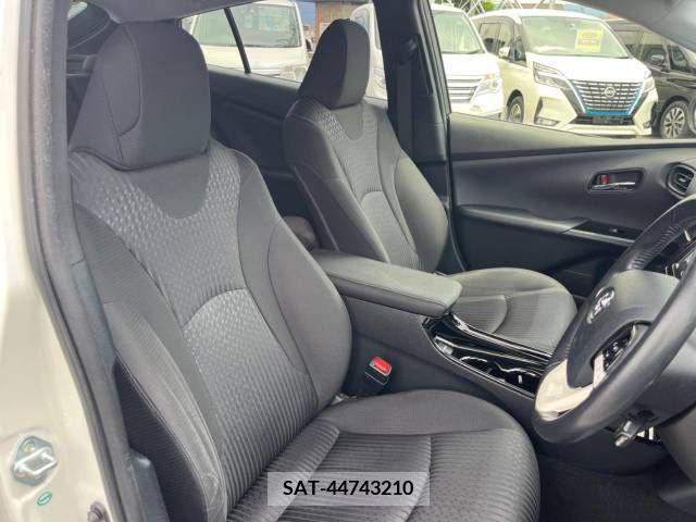 Toyota PRIUS 2018-01 322315-8
