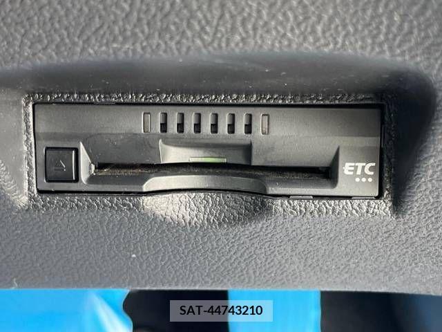 Toyota PRIUS 2018-01 322315-6