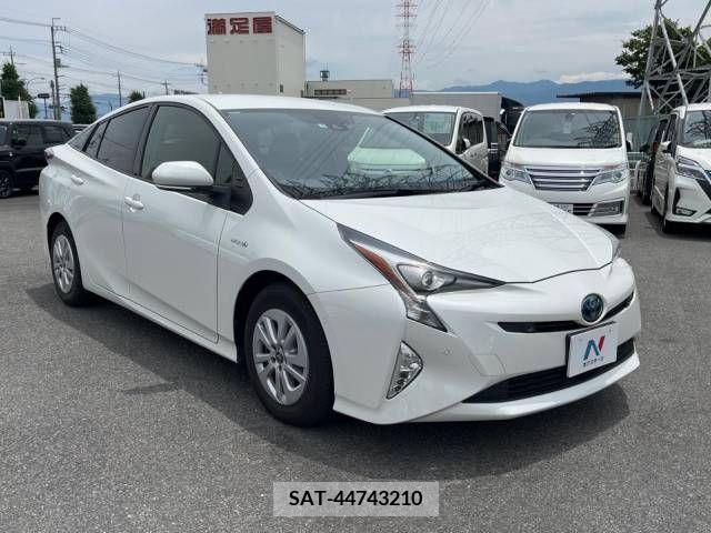 Toyota PRIUS 2018-01 322315-16