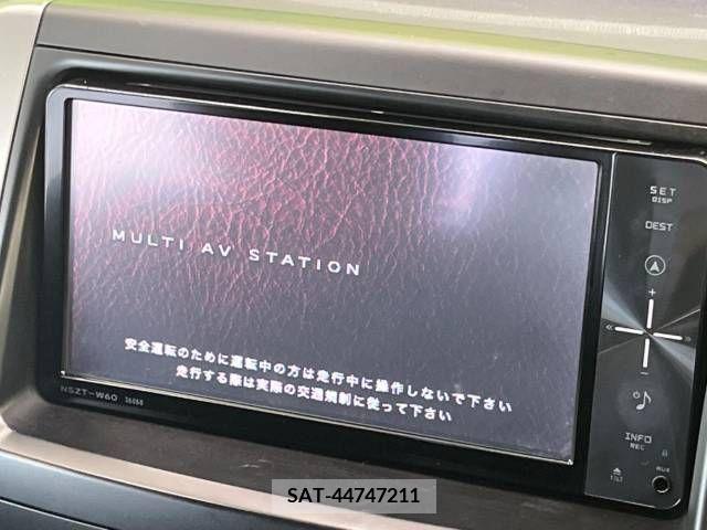Toyota VOXY 2012-08 251848-2