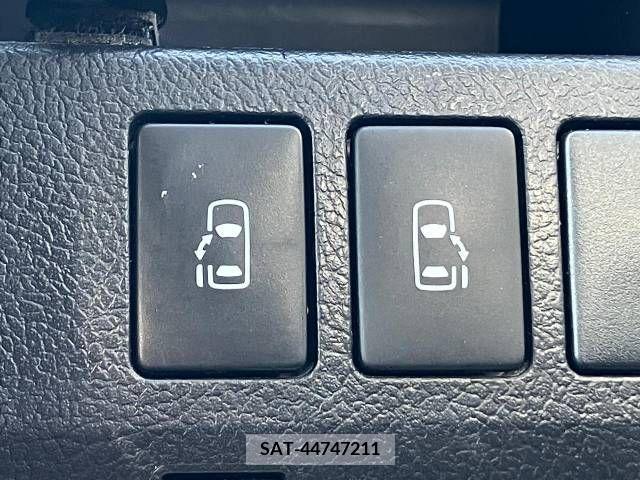 Toyota VOXY 2012-08 251848-4