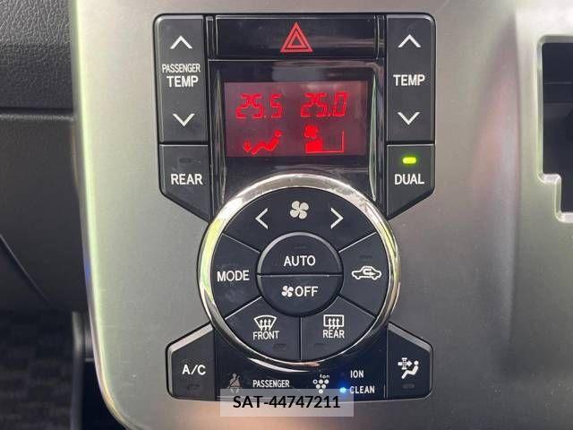 Toyota VOXY 2012-08 251848-7