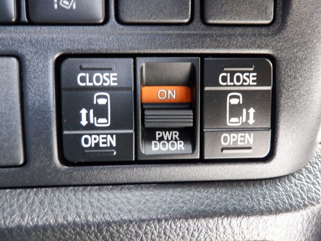 Toyota NOAH 2020-07 6173-23