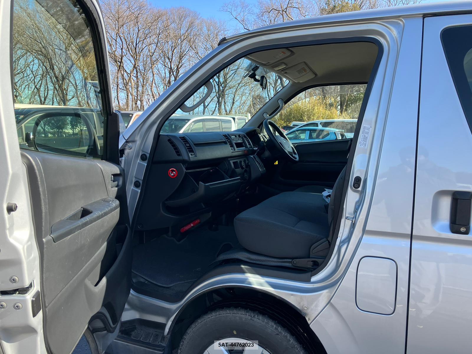 Toyota HIACE VAN 2017-01 257654-9