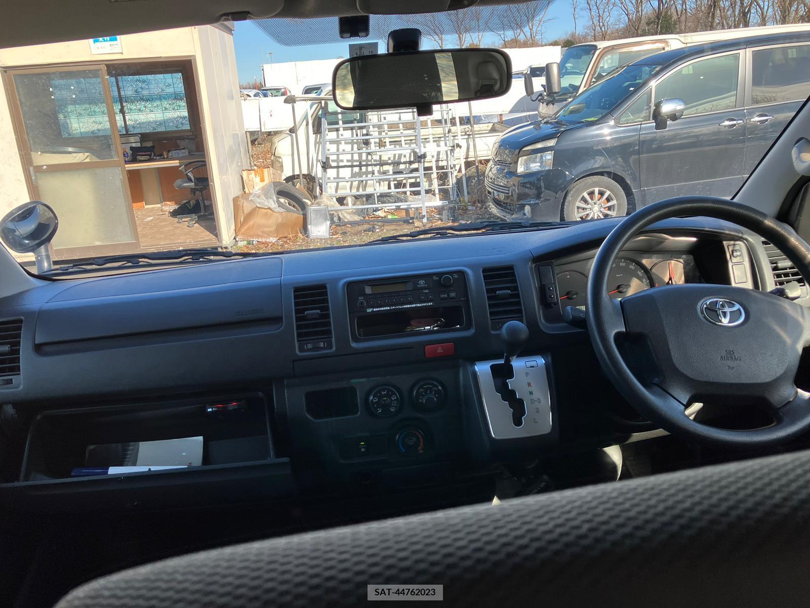 Toyota HIACE VAN 2017-01 257654-10