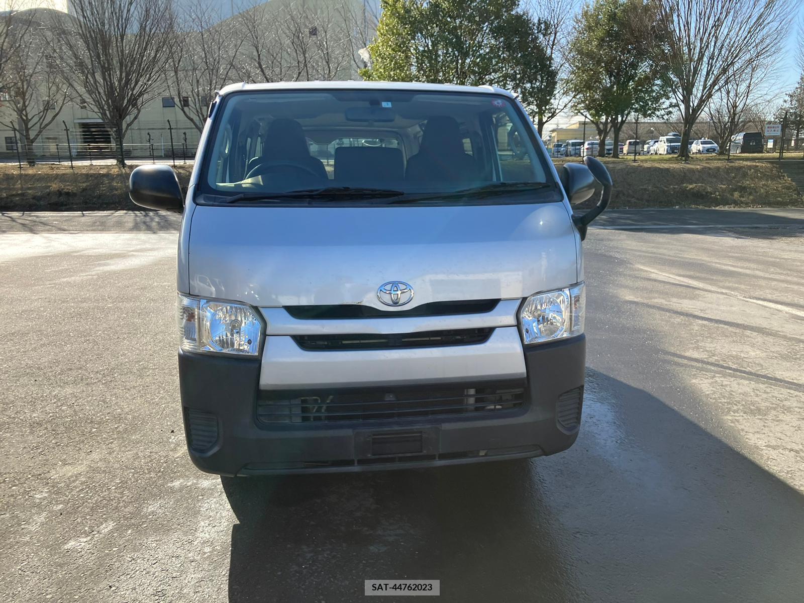 Toyota HIACE VAN 2017-01 257654-4