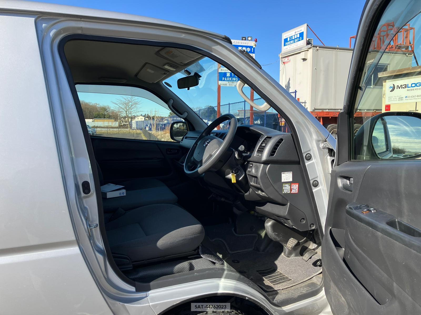 Toyota HIACE VAN 2017-01 257654-8