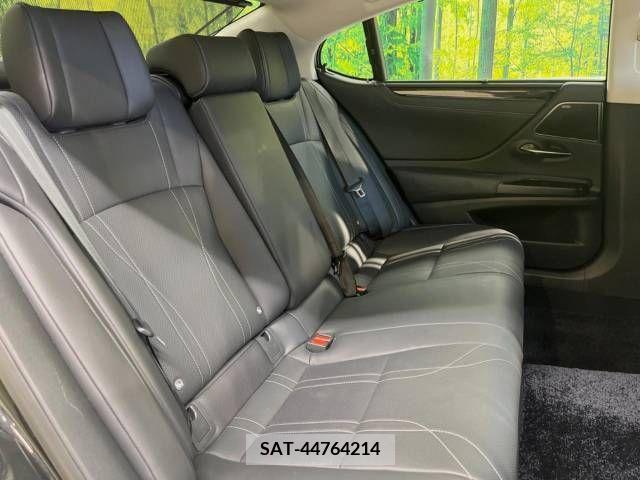 Lexus ES 2019-08 387917-9