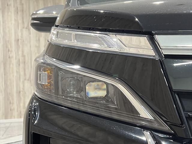 Toyota VOXY 2018-10 189005-8