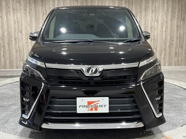 Toyota VOXY 2018-10 189005-1