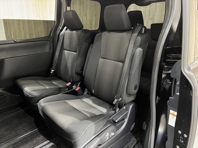 Toyota VOXY 2018-10 189005-23