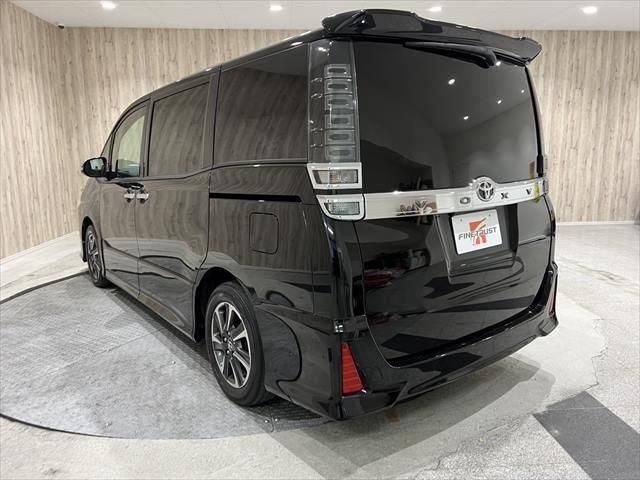 Toyota VOXY 2018-10 189005-6
