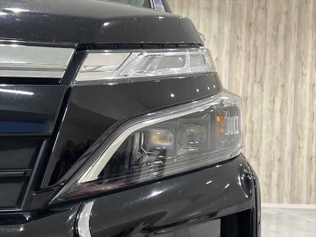 Toyota VOXY 2018-10 189005-9