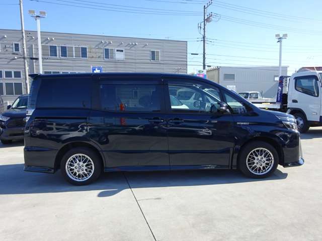 Toyota VOXY HYBRID 2017-08 193337-10