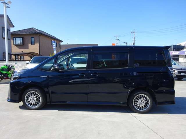 Toyota VOXY HYBRID 2017-08 193337-9