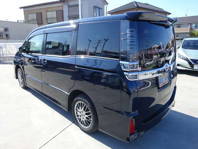 Toyota VOXY HYBRID 2017-08 193337-2