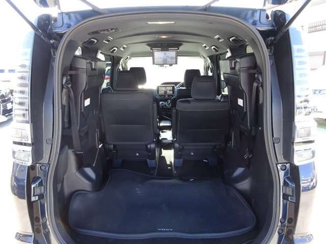 Toyota VOXY HYBRID 2017-08 193337-8
