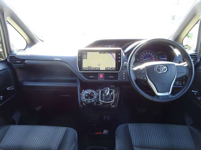 Toyota VOXY HYBRID 2017-08 193337-1