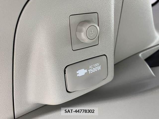 Toyota PRIUS 2013-03 281983-4