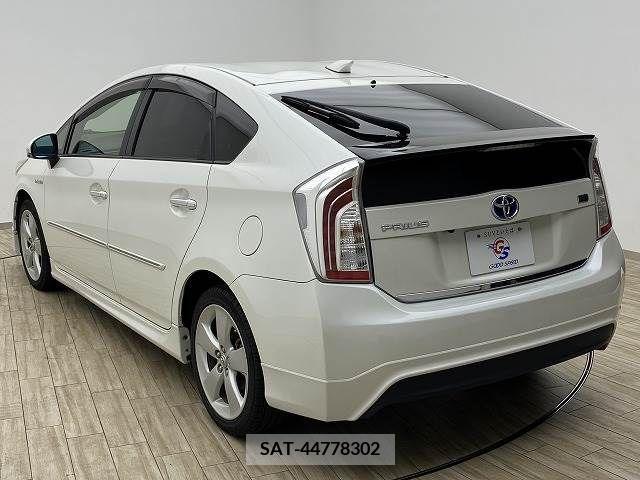Toyota PRIUS 2013-03 281983-16
