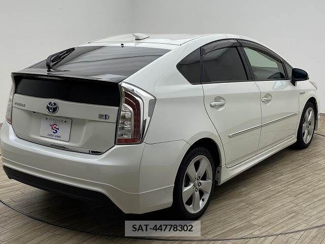 Toyota PRIUS 2013-03 281983-15