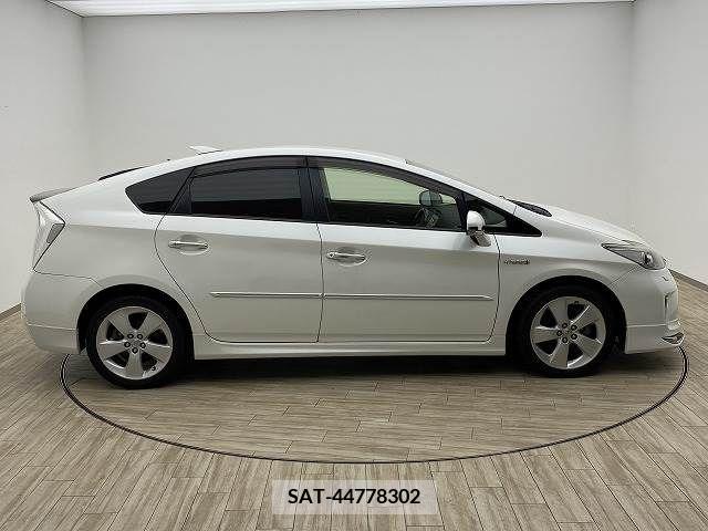 Toyota PRIUS 2013-03 281983-14
