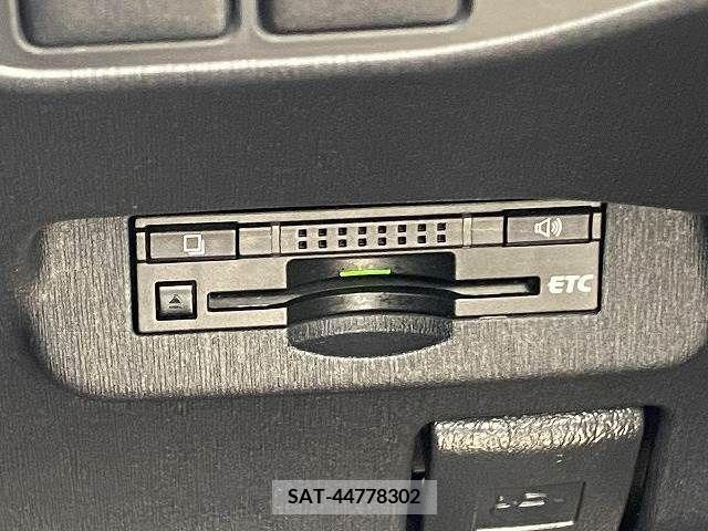 Toyota PRIUS 2013-03 281983-6