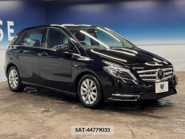 Mercedes Benz B-CLASS 2012-04 216432-17