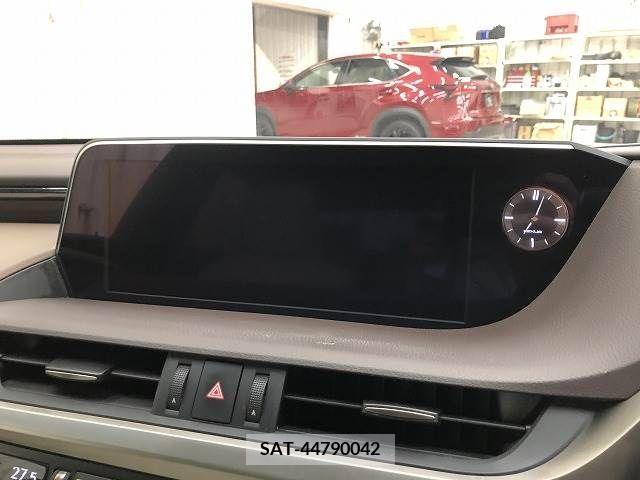 Lexus ES 2019-11 300395-2