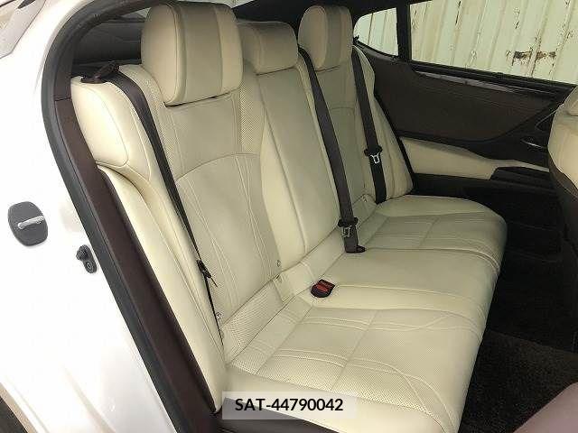Lexus ES 2019-11 300395-9