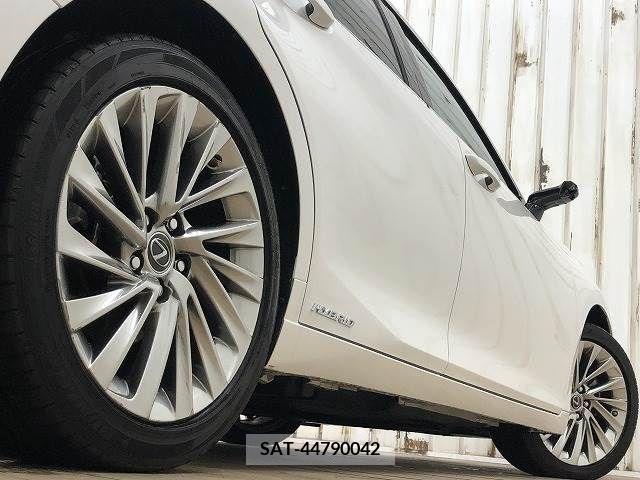 Lexus ES 2019-11 300395-18