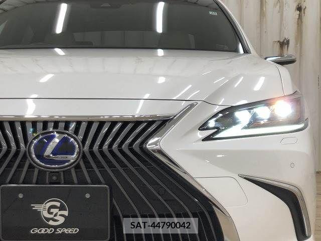 Lexus ES 2019-11 300395-17