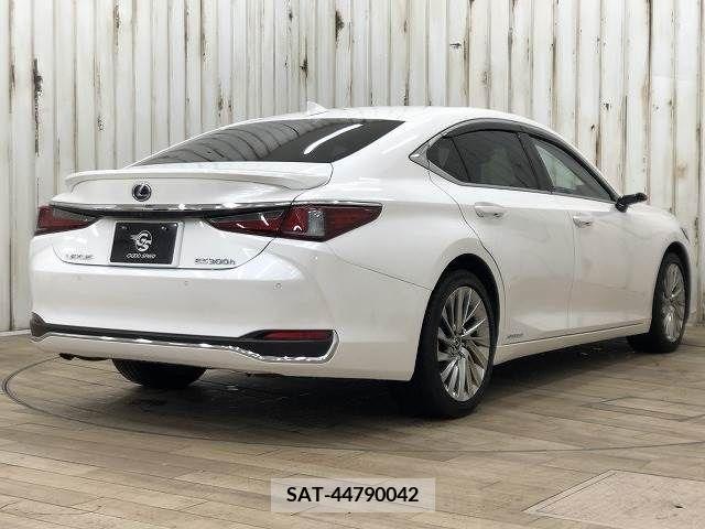Lexus ES 2019-11 300395-15