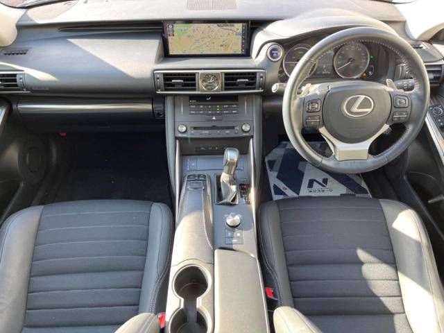 Lexus IS 2019-01 183782-1