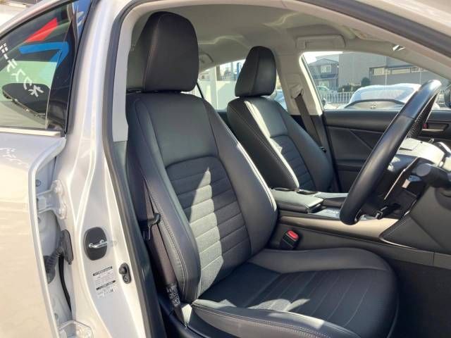 Lexus IS 2019-01 183782-8