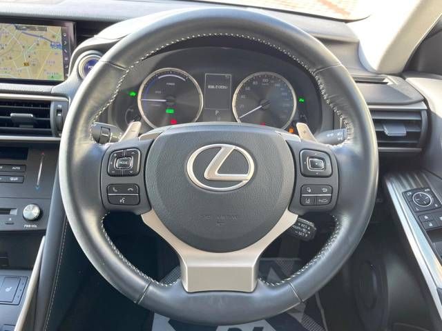 Lexus IS 2019-01 183782-11