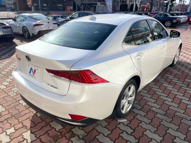 Lexus IS 2019-01 183782-17