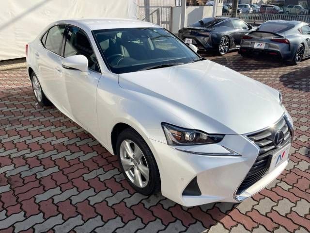 Lexus IS 2019-01 183782-16