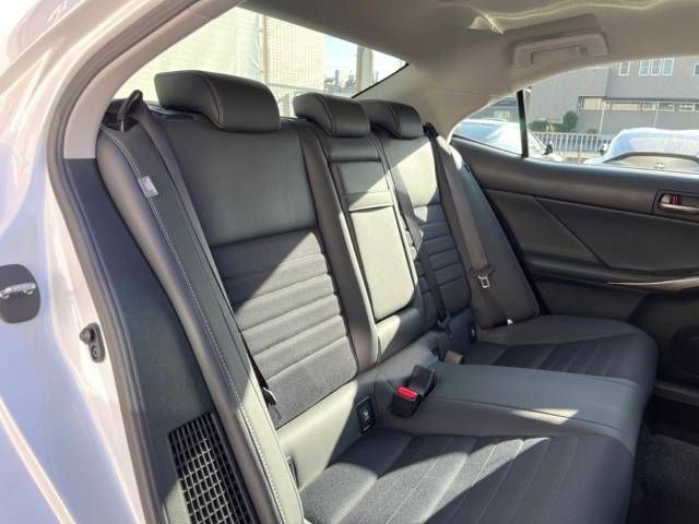 Lexus IS 2019-01 183782-9