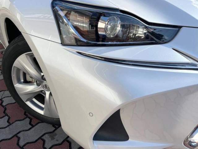 Lexus IS 2019-01 183782-12