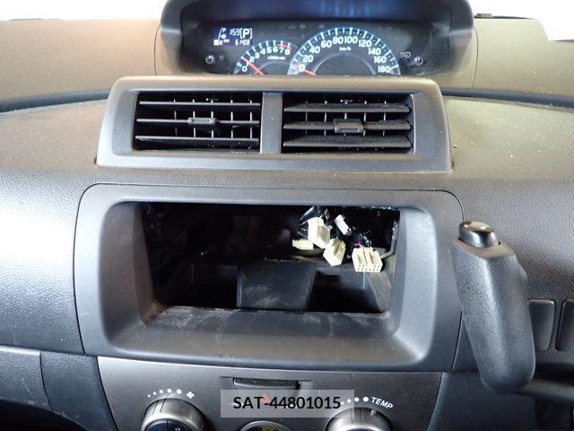 Toyota BB 2006-03 379833-11
