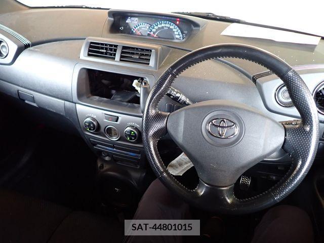 Toyota BB 2006-03 379833-13