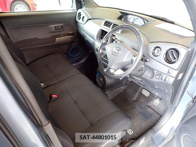 Toyota BB 2006-03 379833-1