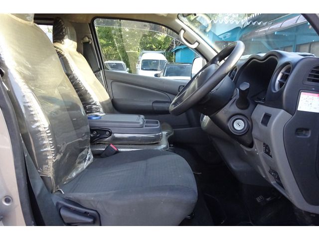 Nissan NV350 Caravan 2014-08 21444-9